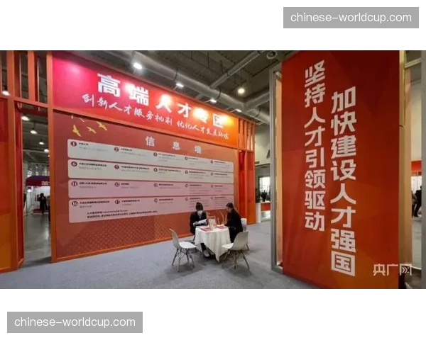 人才培养体系向复合型技能方向调整，适应全链条支持新要求。