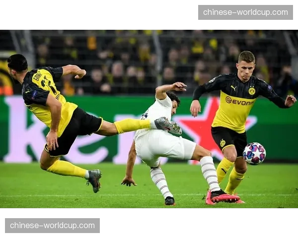 欧冠1-4决赛首回合:巴黎圣日耳曼1-1多特蒙德,双方各踢半场好球 欧冠1-4决赛首回合:巴黎圣日耳曼1-1多特蒙德,双方各踢半场好球